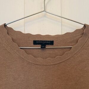 Banana Republic Lightweight Crewneck Sweater in Camel